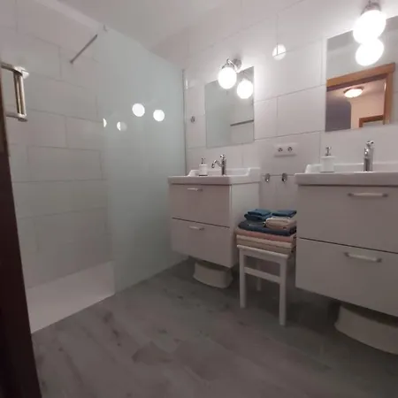 Apartment Piso, Recien Reformado, Garaje, Playa Cerca Radazul